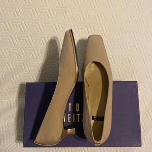 Brand new Stuart Weitzman kitten heel pumps